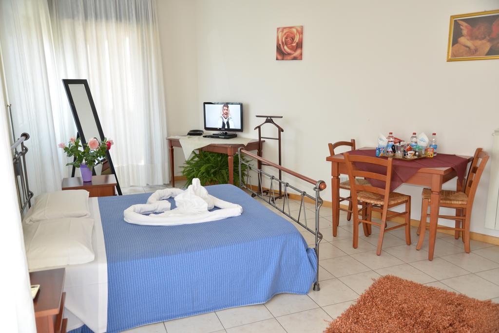 Residence Le Corniole Arezzo Bagian luar foto