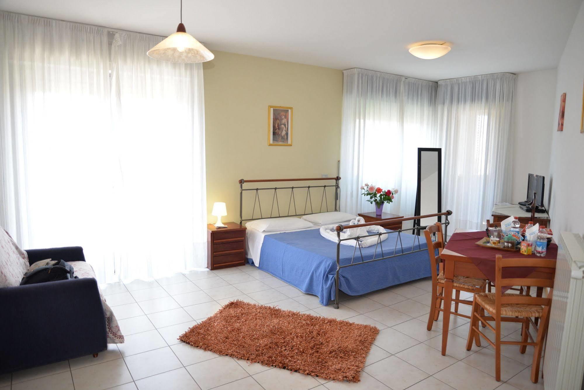 Residence Le Corniole Arezzo Bagian luar foto