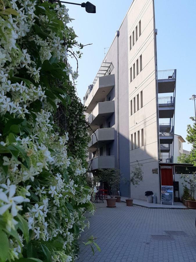 Residence Le Corniole Arezzo Bagian luar foto